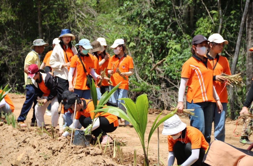 โครงการส่งเสริมการปลูกหญ้าแฝกตามแนวพระราชดำริ วันที่ 26 กรกฎาคม 2566